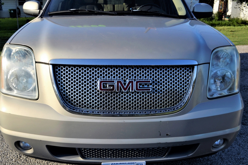 moto-BAUDINARD SUR VERDON-min_gmc-yukon-truck-grill-2828425